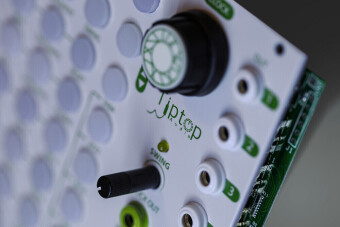 TIPTOP Audio Circadian Rhythms Grid Sequencer - White TIPTOP Audio Circadian Rhythms Grid Sequencer - White Фото 7