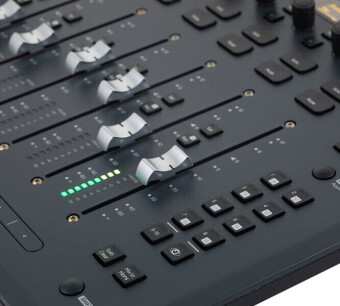 AVID Pro Tools | S3 Control Surface Studio Фото 2