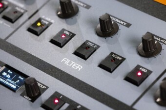Oberheim OB-X8 Фото 3