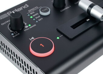 Roland V-02HD Фото 17