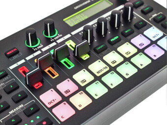 Roland MC-101 Фото 3