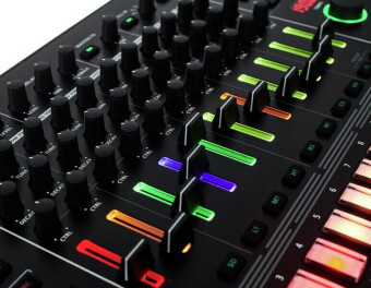 Roland TR-8S Roland TR-8S Фото 5