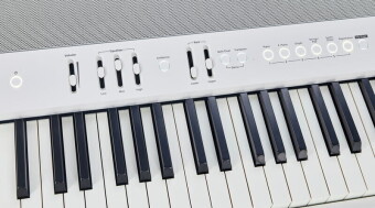 Roland FP-90X-WH Roland FP-90X-WH Фото 8