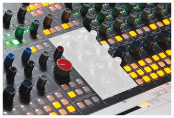 AMS Neve 8424 motorised fader console Фото 2