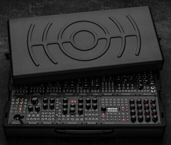 Erica Synths Black System III in Carbon Fiber Travel Case (EU plug) Фото 4