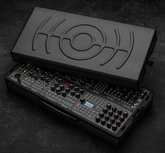 Erica Synths Black System III in Carbon Fiber Travel Case (EU plug) Фото 2