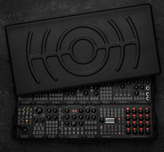 Erica Synths Black System III in Carbon Fiber Travel Case (EU plug) Фото 3